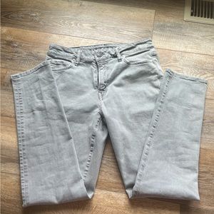 men’s American Eagle Airflex+ grey skinny jeans